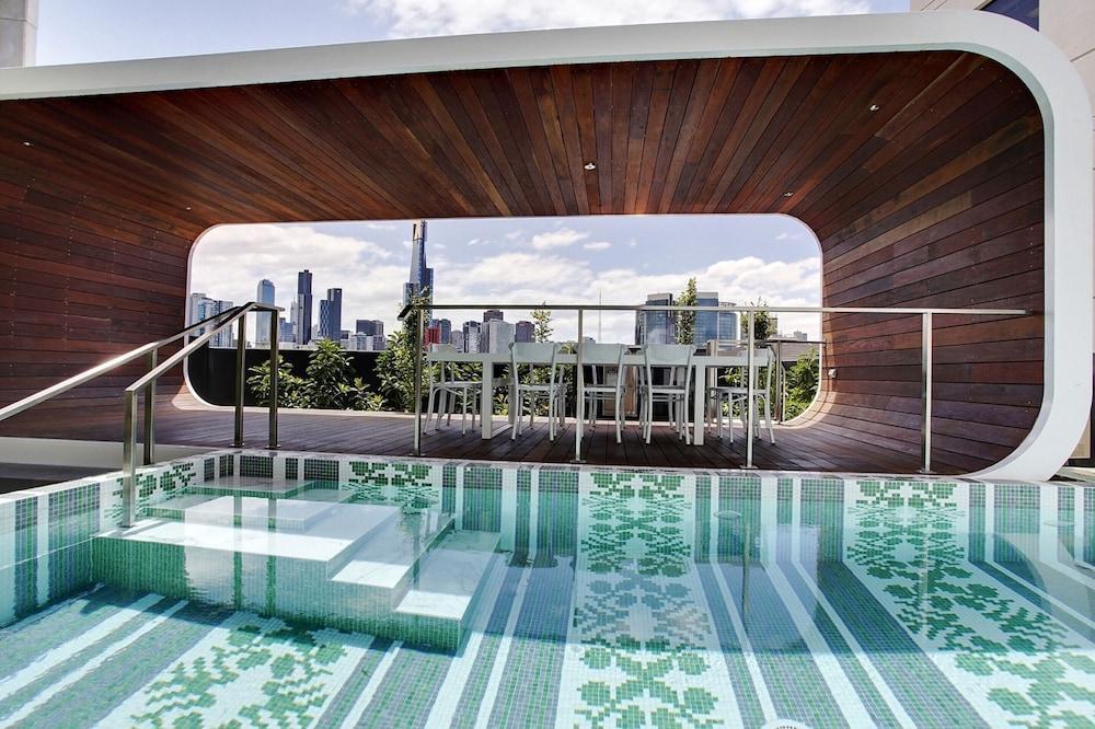 Chic City Escape With Pool, Gym & Parking - Tap to explore photos