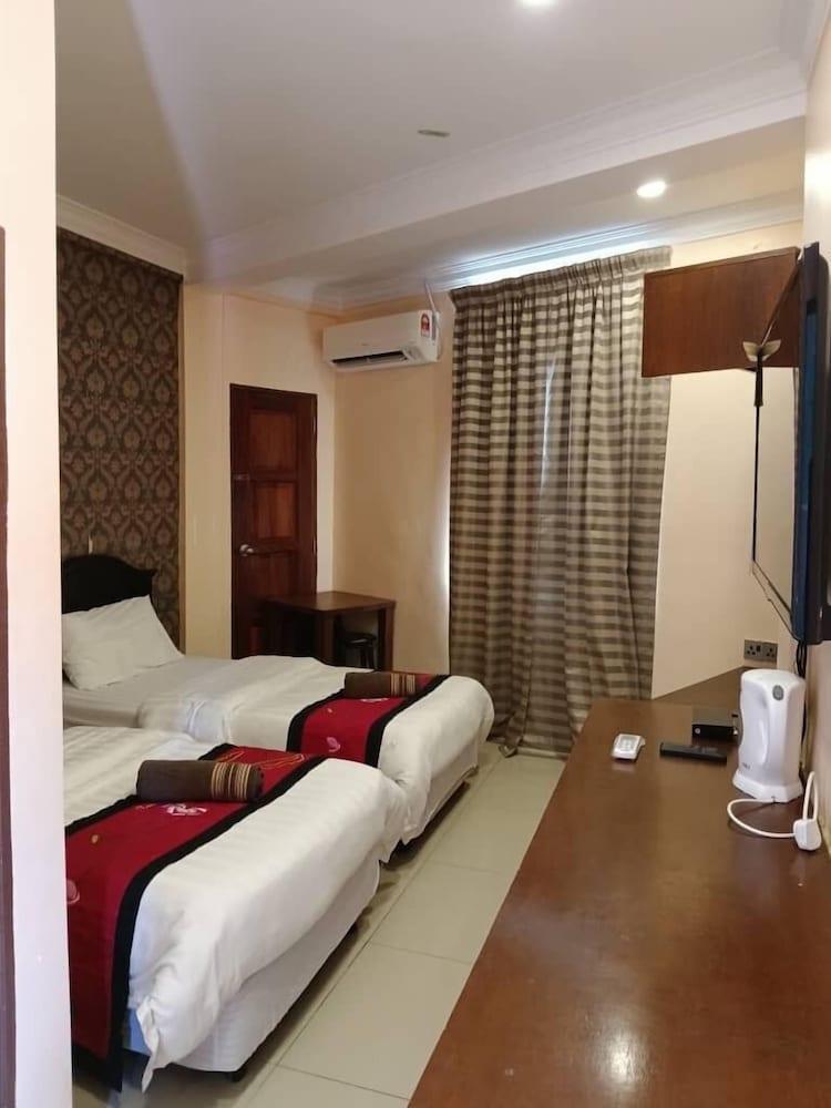 Tomato Motel Langkawi Room Type - Twin Room