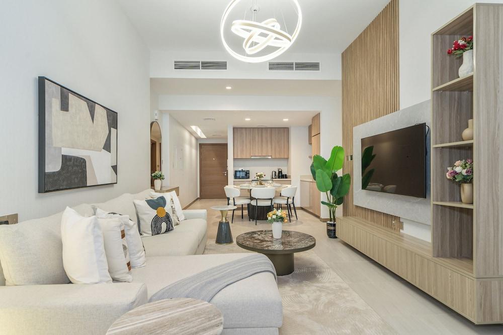 Premium 2BR Apt Home Fully Furnished