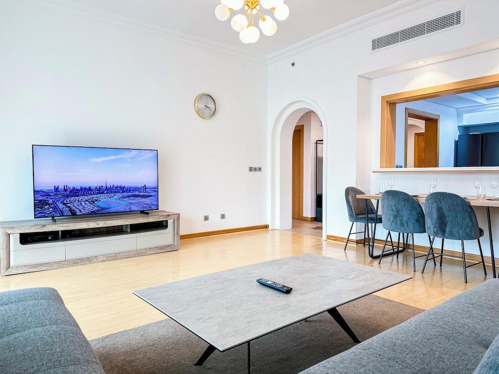 Bright 2BR Apartment with Garden View - Tap to explore photos
