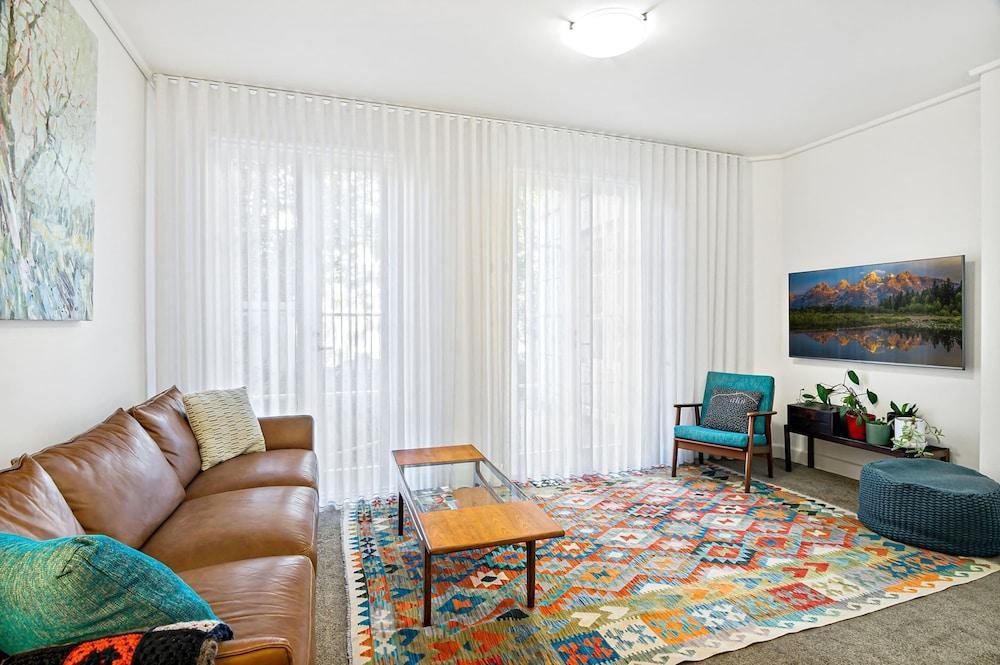 Modern East Melbourne 2-bed Apartment With Parking - Tap to explore photos