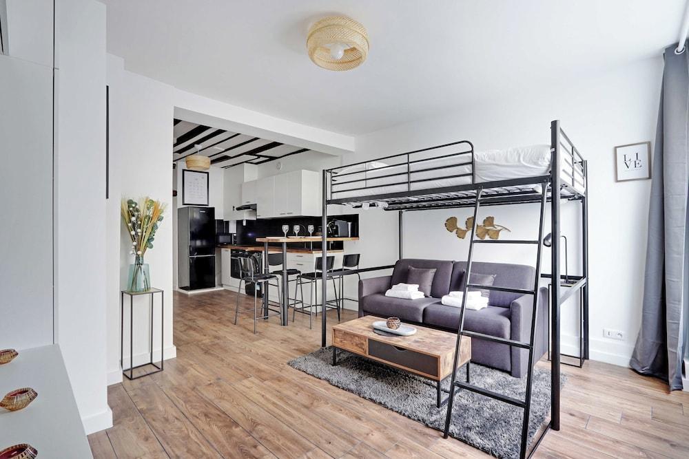 Spacious Studio in Cute Neighborhood