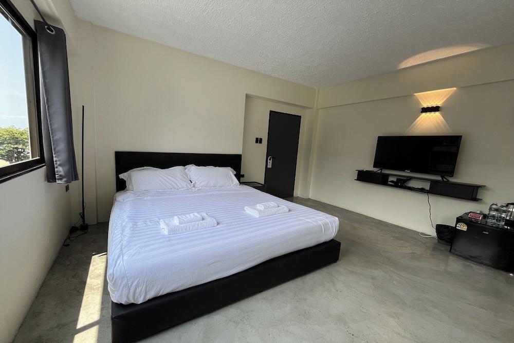 VS Beachfront Room Type - Deluxe Room, 1 King Bed, Sea View