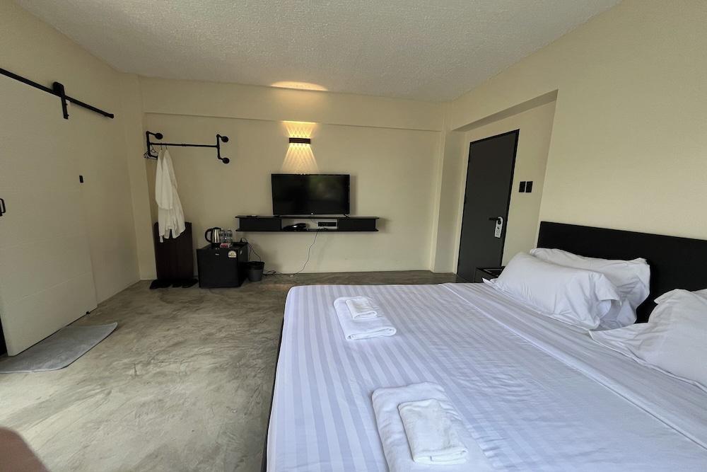 VS Beachfront Room Type - Deluxe Room, 1 King Bed