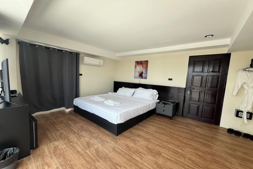 VS Beachfront Room Type - Grand Room, 1 King Bed