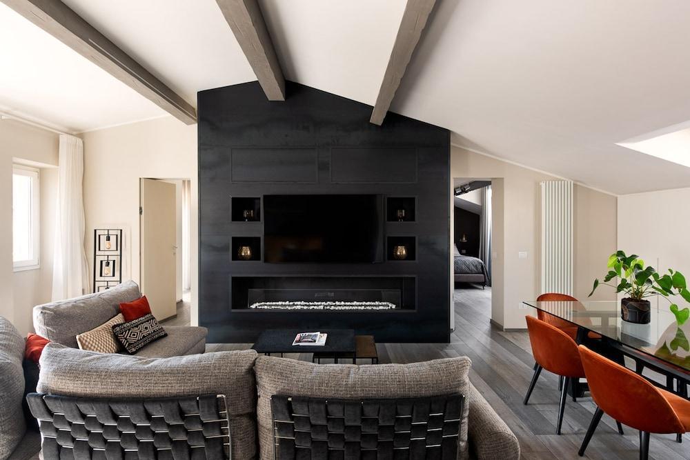 Idyllia Borgognona Luxury Home - Tap to explore photos