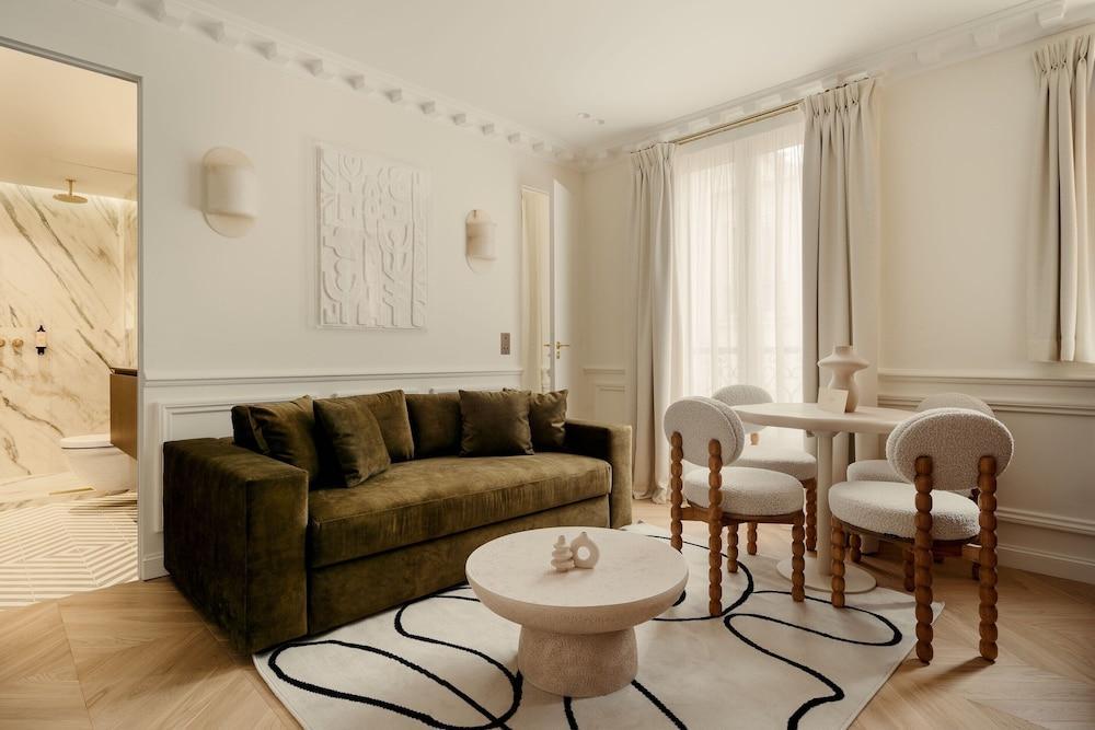 Apartment in Paris for 4 People - Tap to explore photos