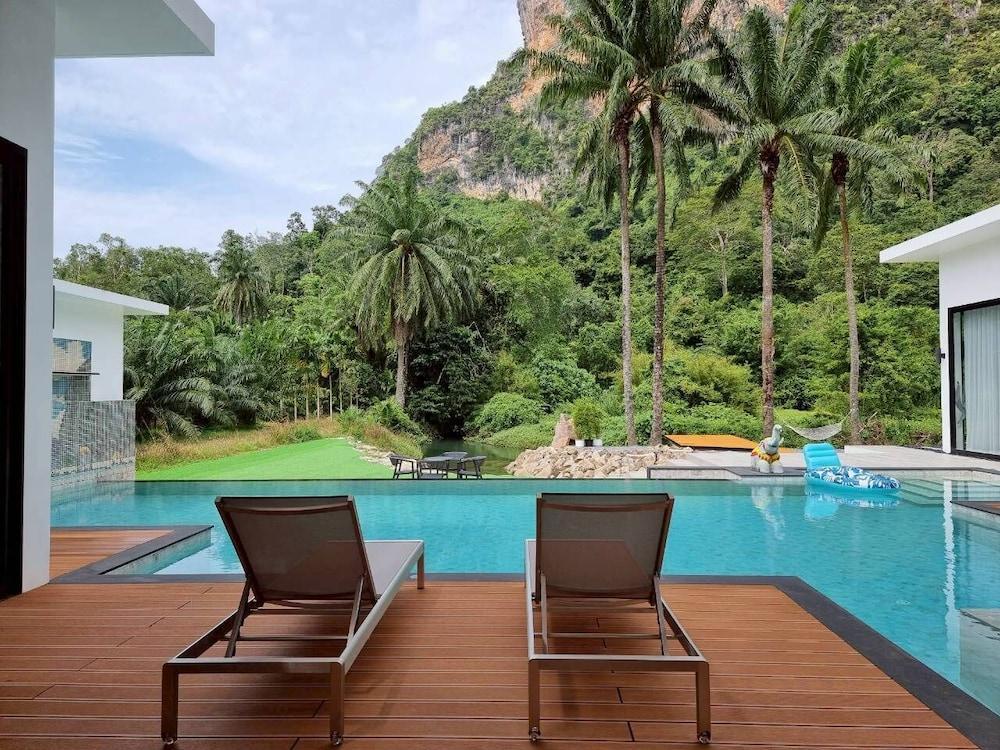 Red Cheek Mountain Villa - Tap to explore photos
