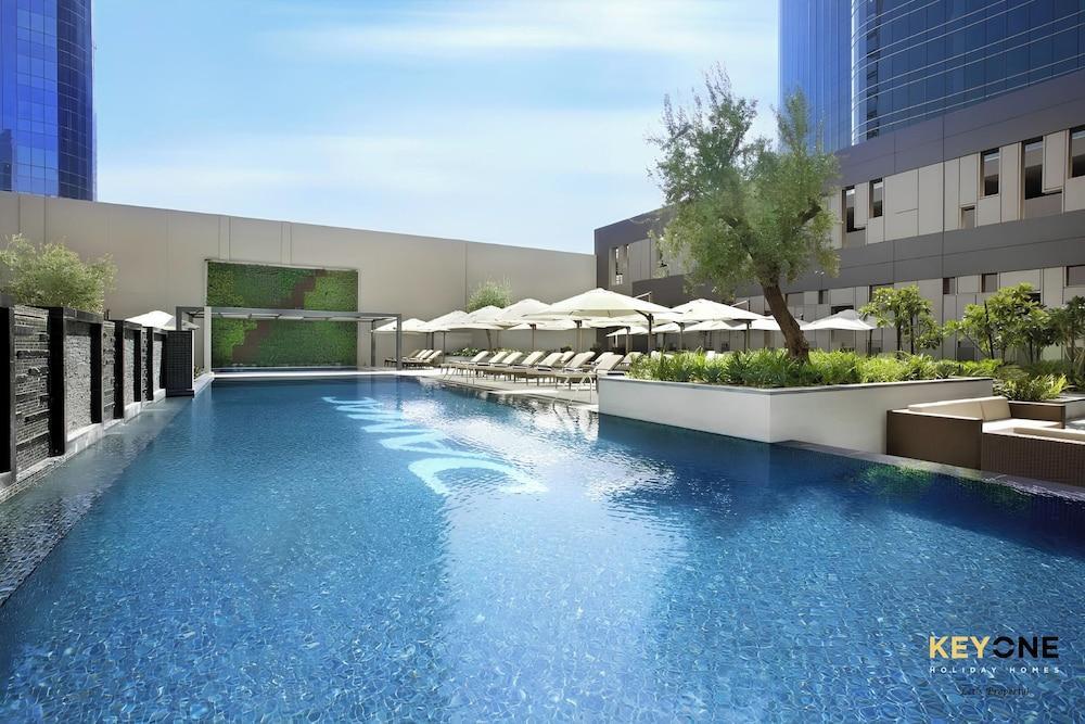 The Cosmopolitan Spacious Studio - Tap to explore photos