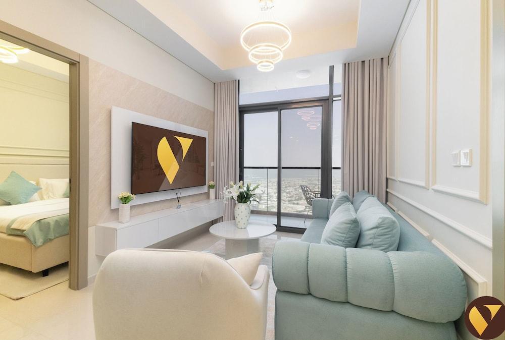 Vogue | Aykon City Business Bay near metro station Room Type - Luxury Apartment, Balcony, Sea View