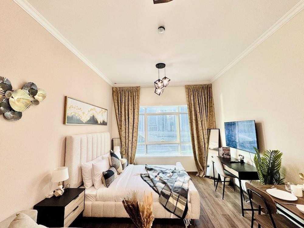 Cosmos Living Work-Friendly Metro Access Room Type - Business Apartment, City View
