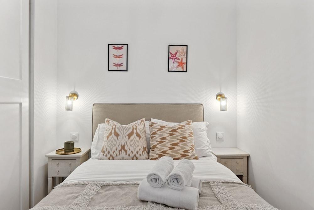 Classy 1BR - Elysee & Madeleine Area - Tap to explore photos