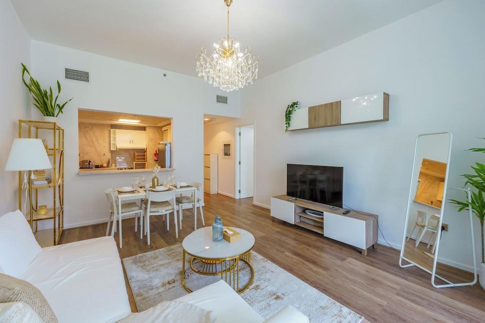 WelHome - Beautiful 1BR Apt. in Al Barsh - Tap to explore photos