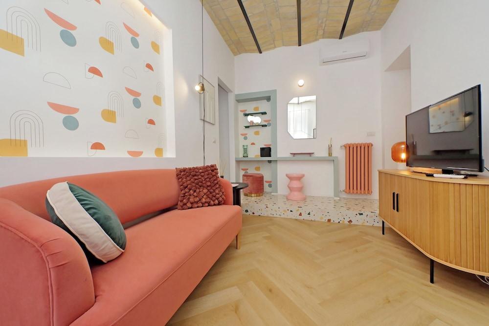 Luxury apartment near Fori Imperiali - Tap to explore photos