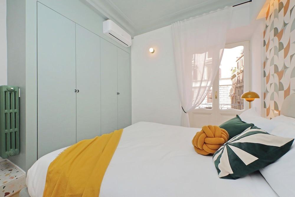 Luxury apartment near Fori Imperiali - Tap to explore photos