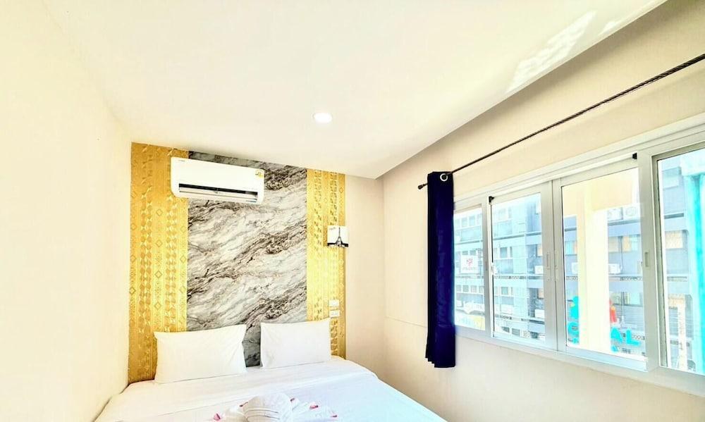 PSA Palace Khaosan Room Type - Deluxe Room
