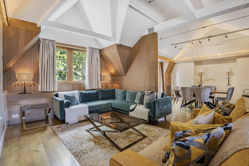 Mayfair Home Central AC Huge Terrace