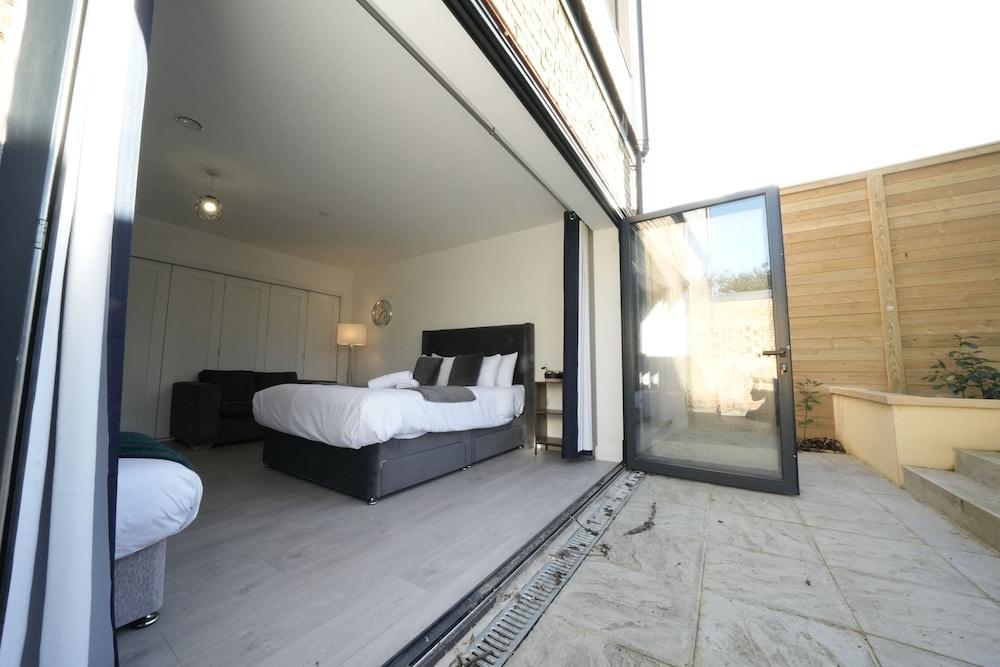 Ealing Broadway Great Stay - Tap to explore photos