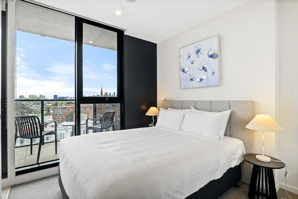 South Yarra Stay With Balcony Views - Tap to explore photos