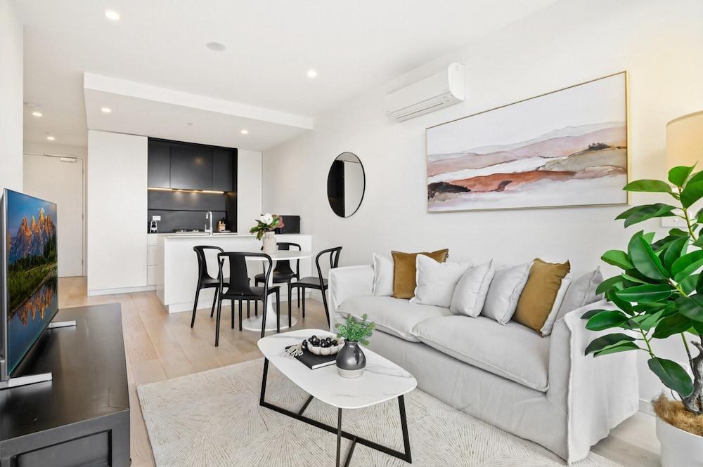 South Yarra Stay With Balcony Views - Tap to explore photos