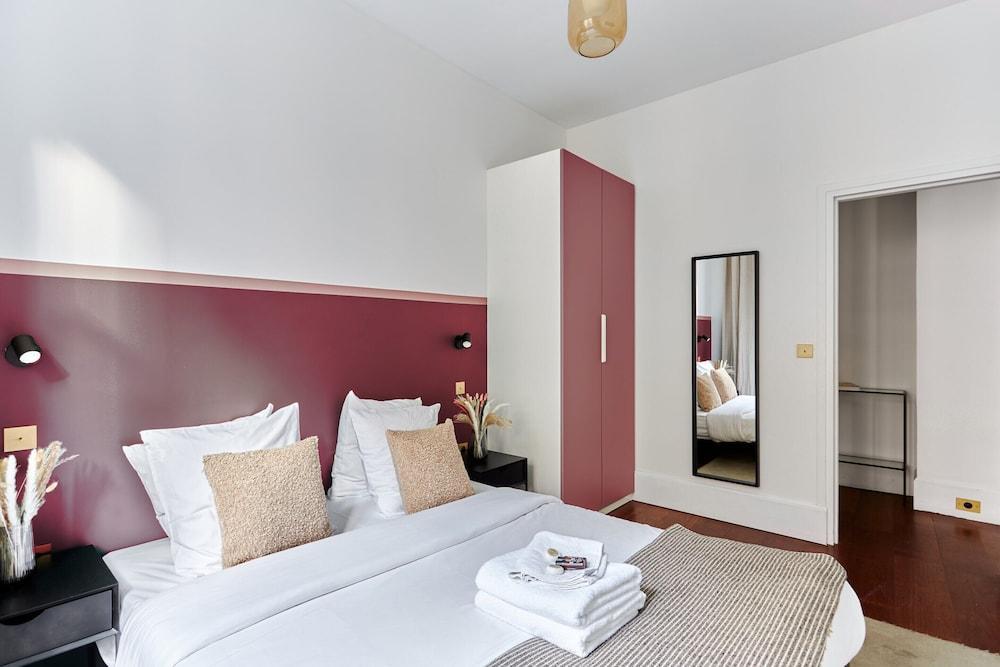 Sublime 3 Bedroom Flat Palais Royal Bourse - Tap to explore photos