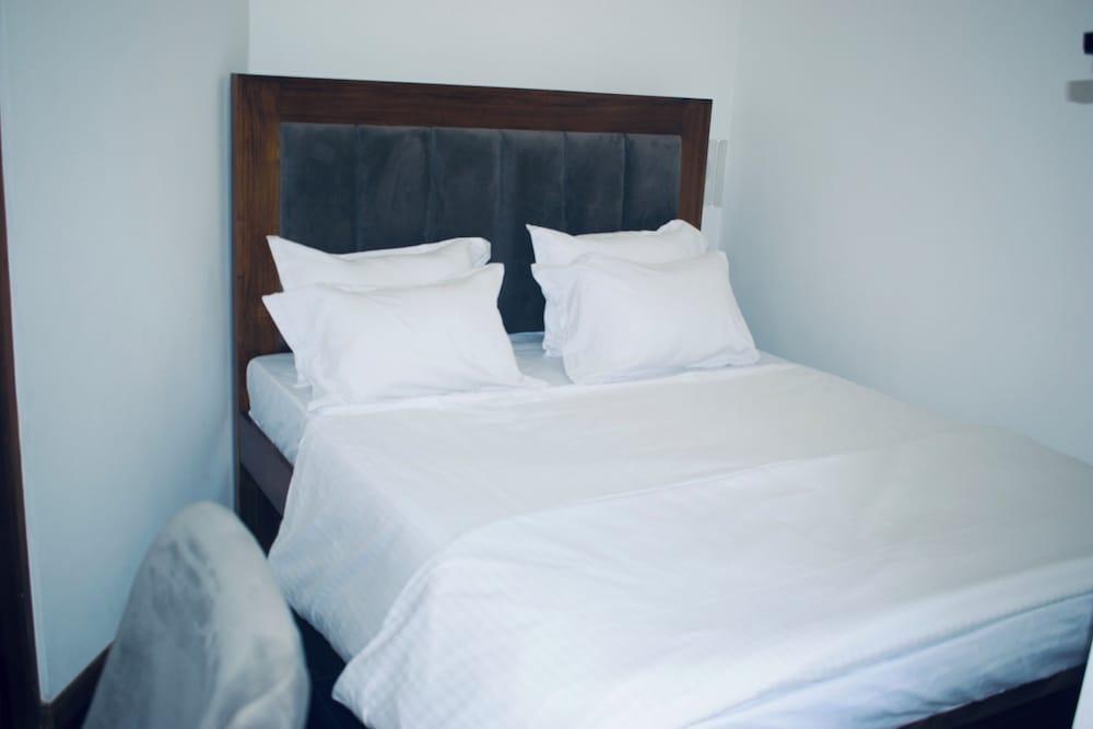 Vivid Colombo Room Type - Basic Double Room, 1 Queen Bed, Non Smoking, Air conditioning