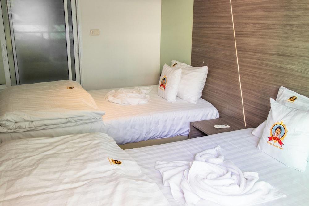Dwija Hotel & Suite Room Type - Delux Room with Garden View Dwija Hotel & Suite Room Type - Delux Room with Garden View
