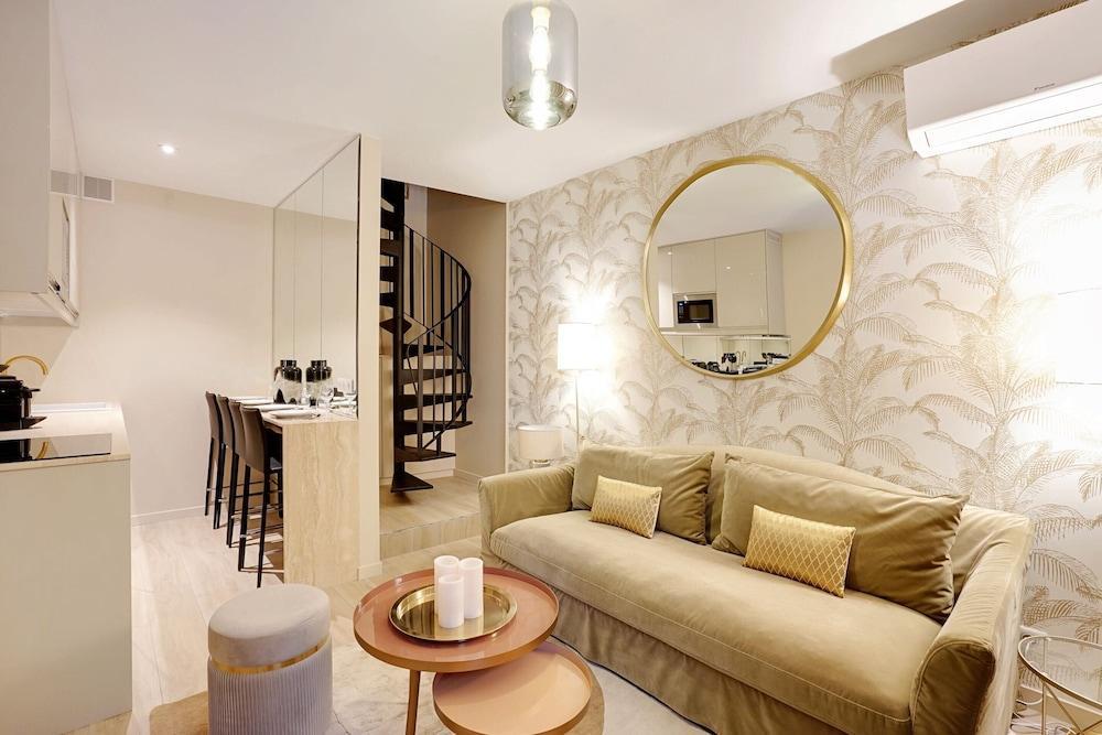 Cottage With 2 Rooms in Batignolles - Tap to explore photos