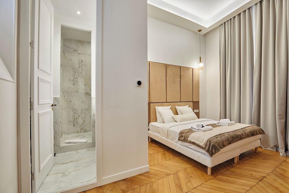 Saint Honore Luxury Apartment With AC - Tap to explore photos