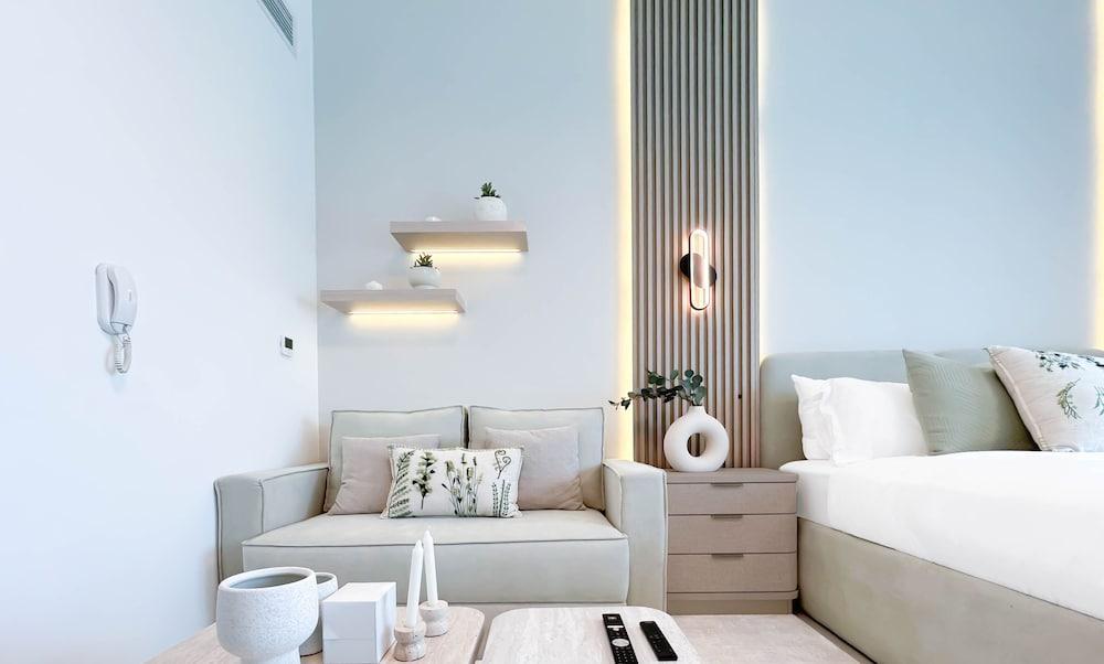 Urban Escape Studio Pool, Gym & Stylish Living - Tap to explore photos