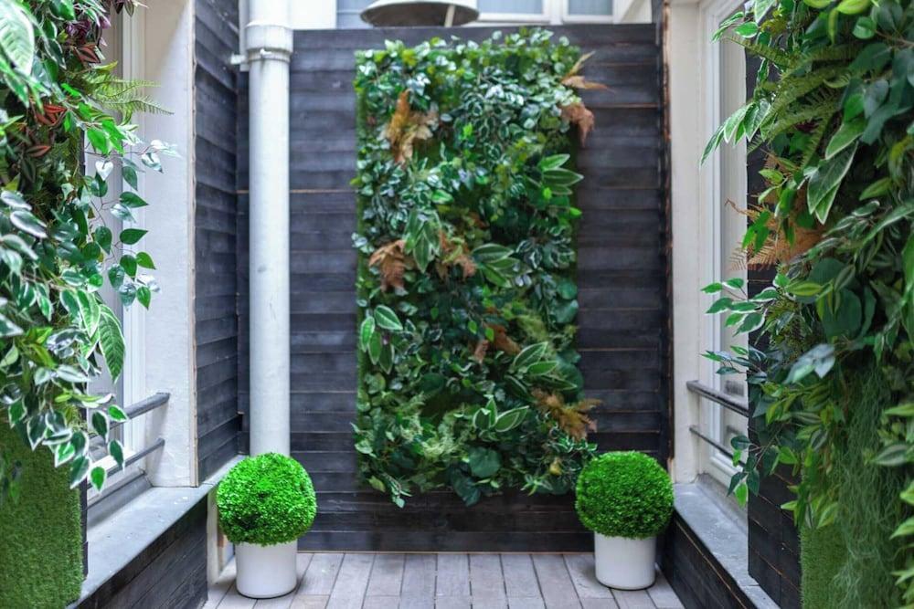 Hotel Tinah: Elegance and Comfort Near the Champs-elysees - Tap to explore photos