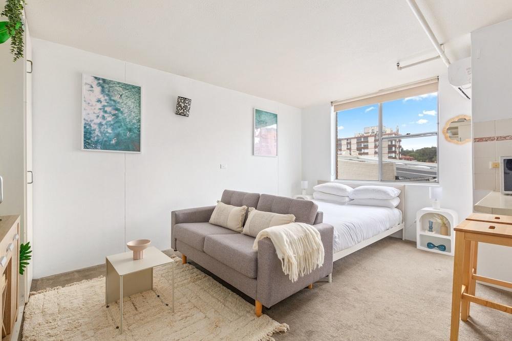 Bondi Studio Walk to Beach & Cafes - Tap to explore photos