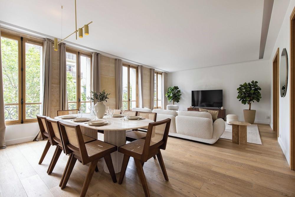 Sublime Apt - 3bd/6p With AC - Victor Hugo/16e - Tap to explore photos