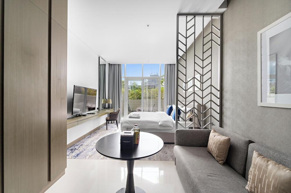 Silkhaus Damac Prive Tower - Tap to explore photos