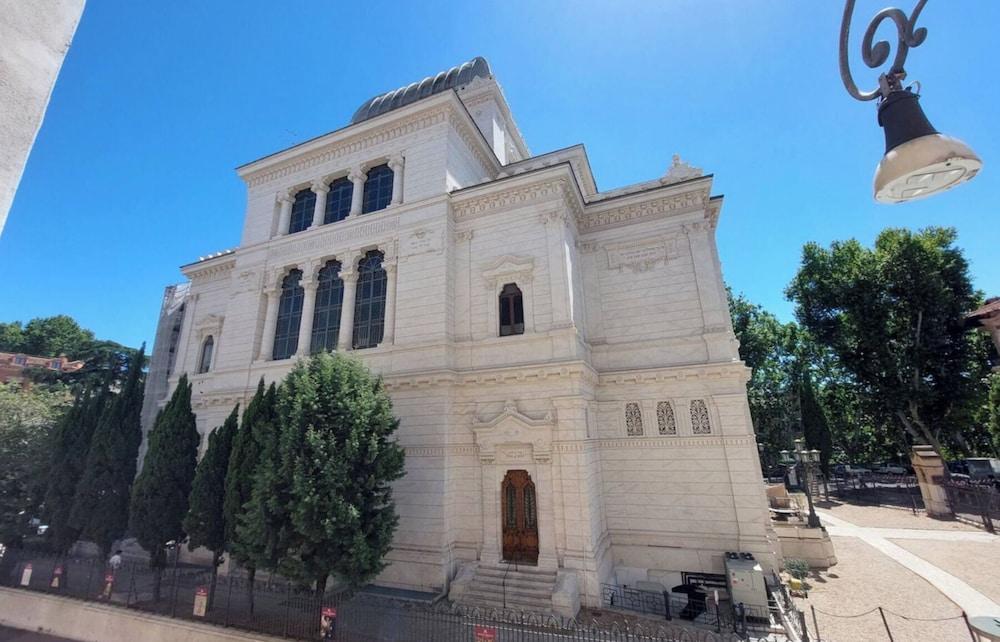 Flatinrome Exclusive Historic Ghetto