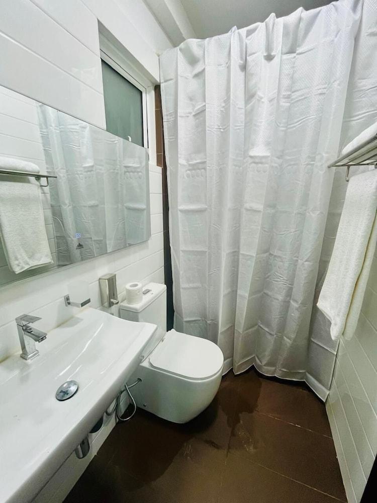 Newyork Guest House - Tap to explore photos