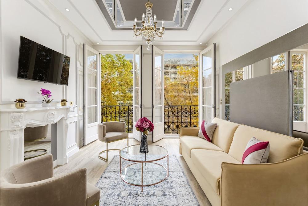 Merveil Luxury Suite - Martin VII - Tap to explore photos