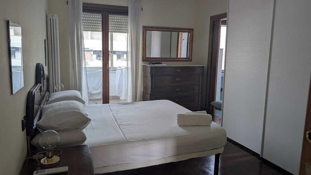 Mikasa Appia Room Type - Deluxe Room, Balcony, City View