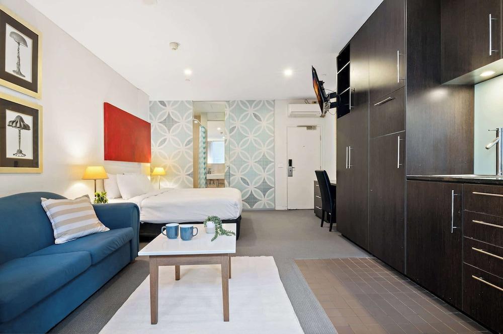 Stylish Central Studio With Gym - Tap to explore photos