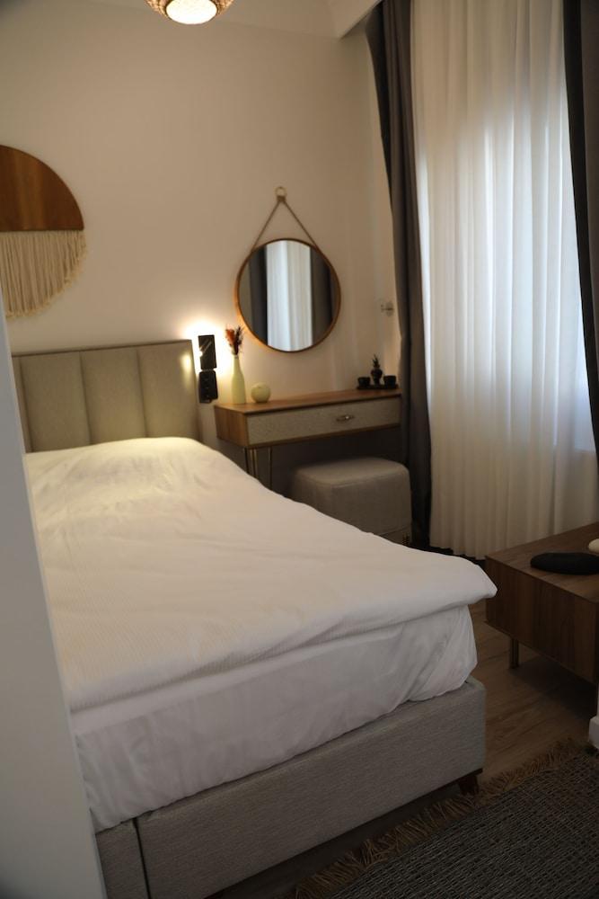 Agion Living Room Type - Deluxe Double Room, City View