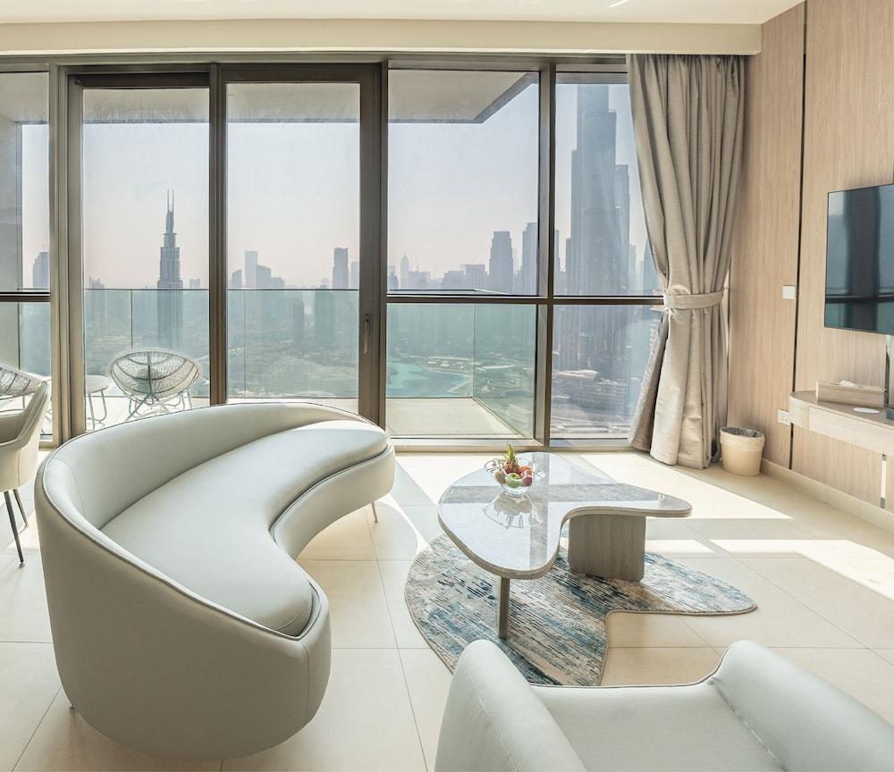 Revan Luay Downtown Dubai Room Type - Signature Sky Residence - Panoromic (Burj/Fountain Views)