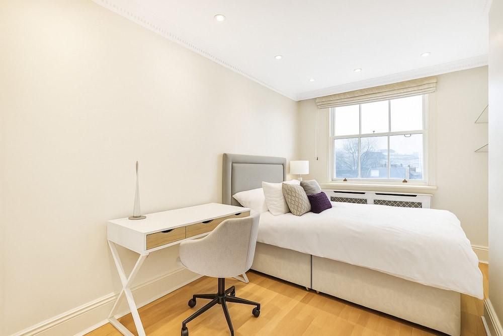 Luxury Knightsbridge Home Next To Hyde Park - Tap to explore photos
