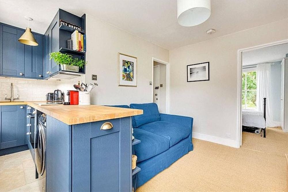 Herne Hill Haven - Tap to explore photos