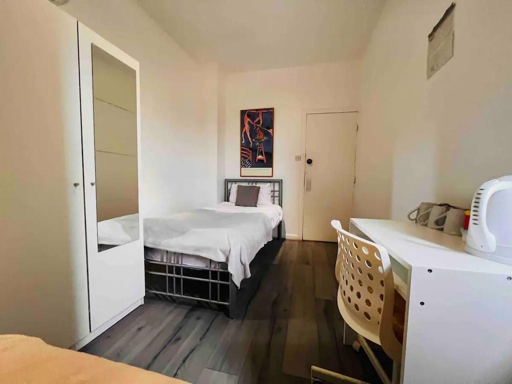 Private Rooms for 7 People With Bathroom - Tap to explore photos