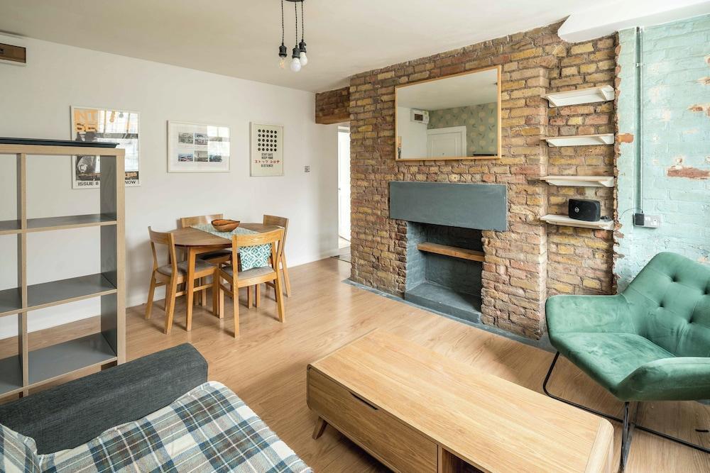 Cosy 1B Flat in Spitalfields Near Brick - Tap to explore photos
