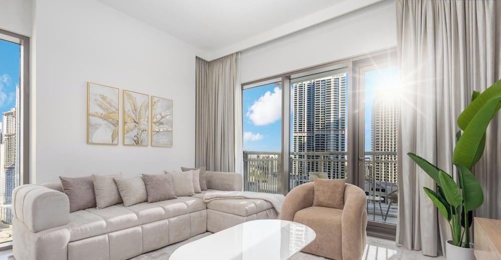 LUX The Creekside Skyline View Suite - Tap to explore photos