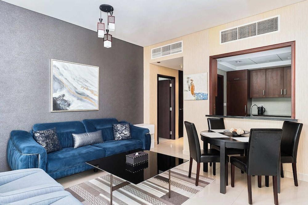 Bellavista-1BR Annex-PartialFountainView - Tap to explore photos