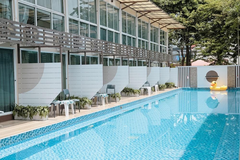 Full Stop Pool Villa Don Mueang - Tap to explore photos