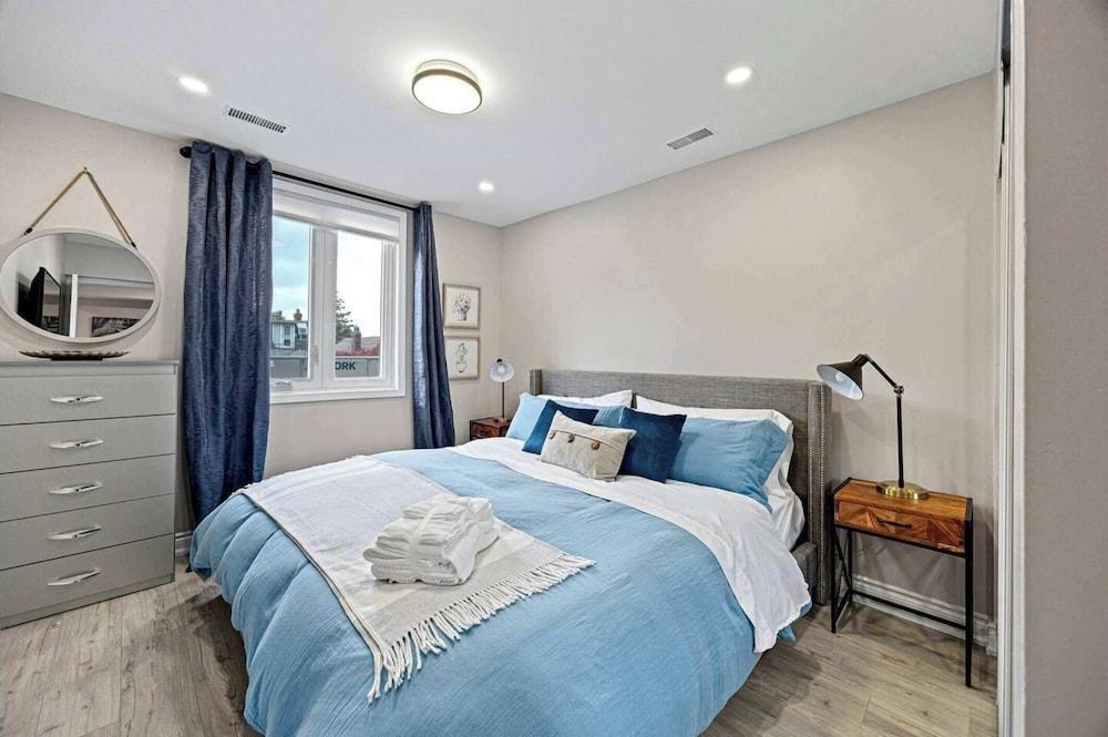 Casa St Clair - Family Suite w Patio - Tap to explore photos