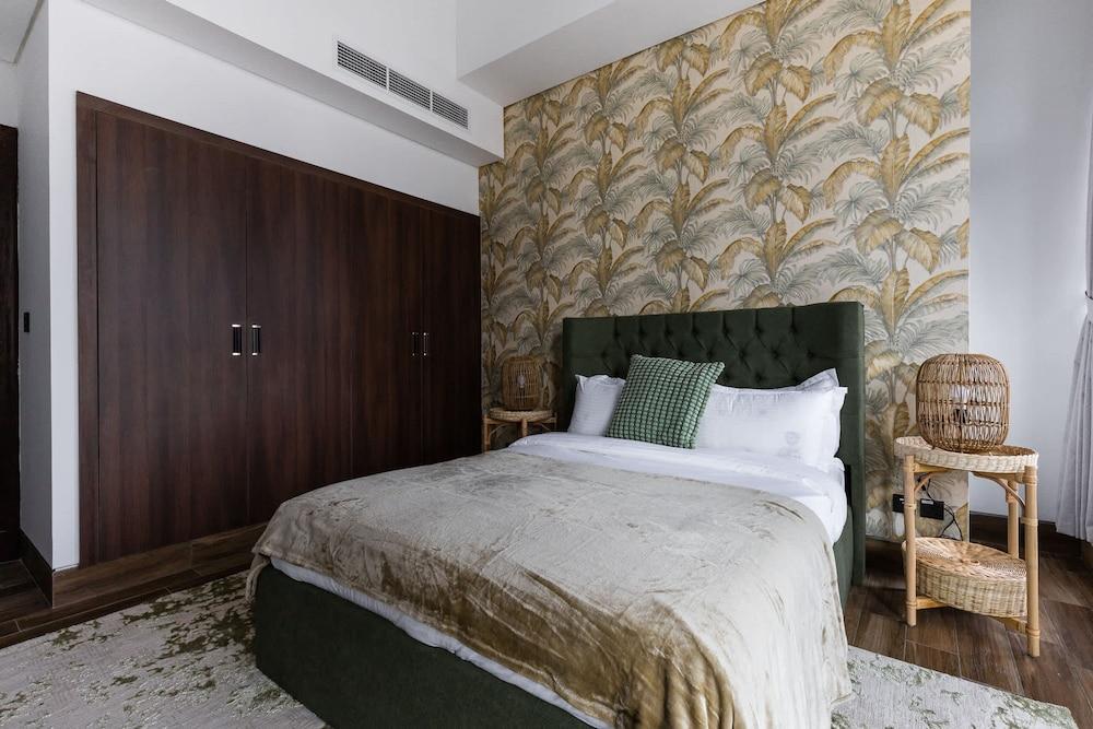 LUX Waterfront 1BR Near B.khalifa - Tap to explore photos